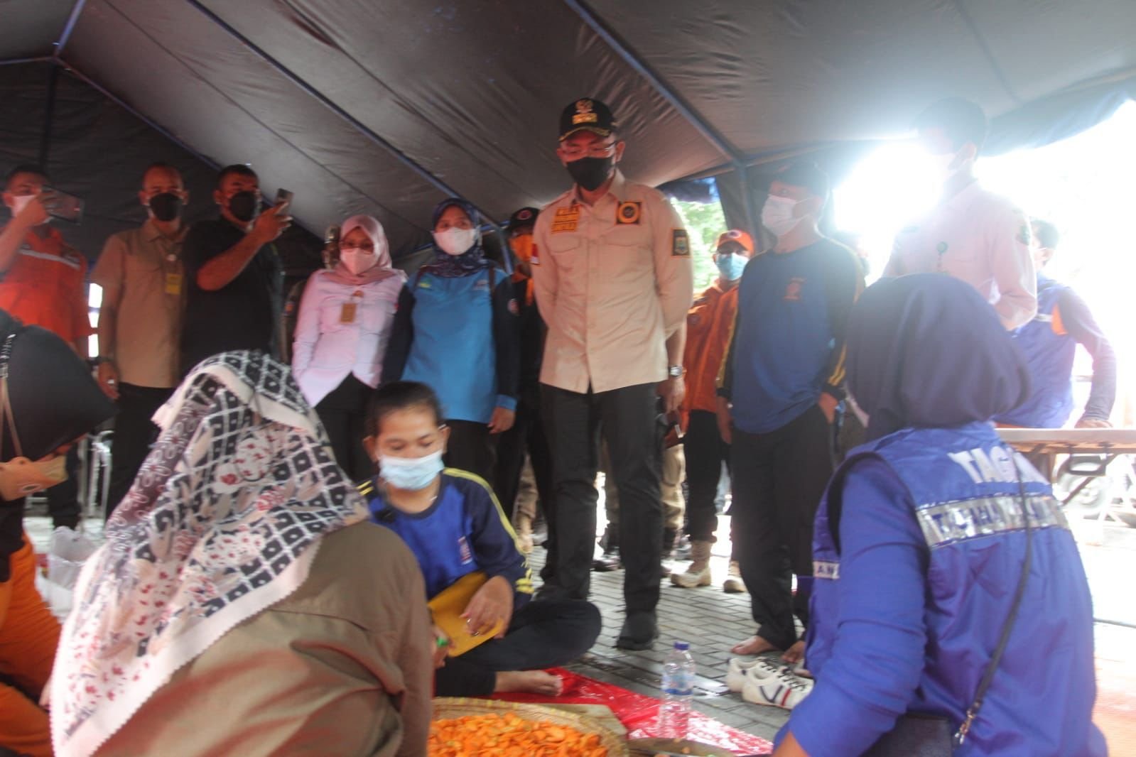 Bantu Korban Banjir, Pemprov Banten Bagi-bagi 11.000 Nasi Bungkus