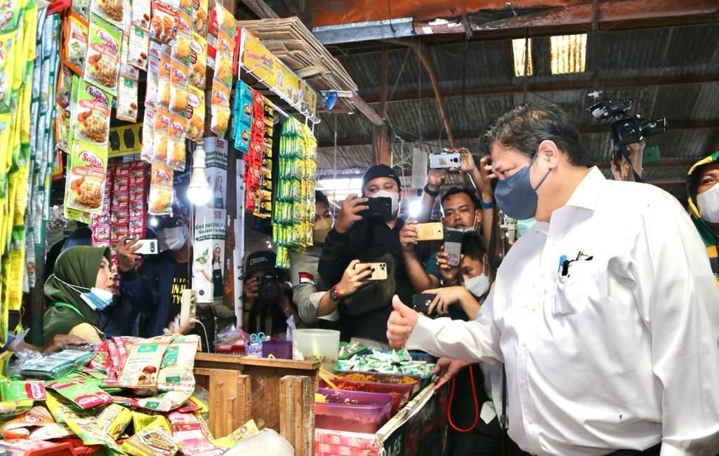 Menko Airlangga Terus Lakukan Operasi Pasar, Dorong Ketersediaan dan Stabilitas Harga Pangan 1 Menko Airlangga Terus Lakukan Operasi Pasar, Dorong Ketersediaan dan Stabilitas Harga Pangan