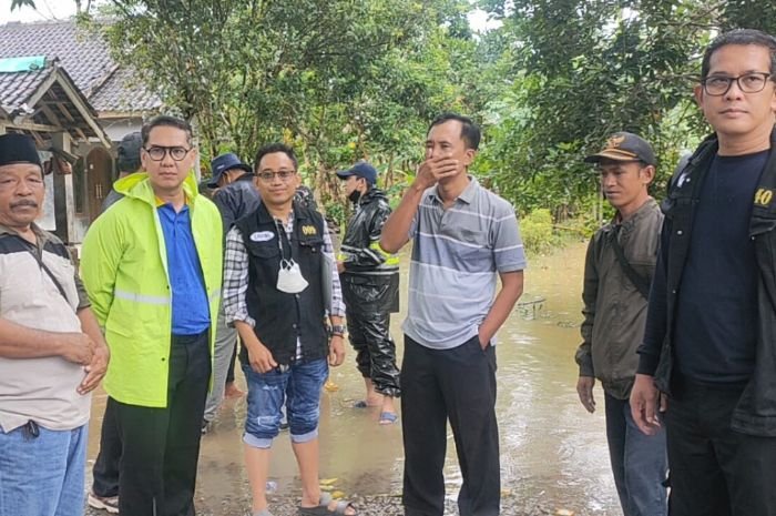 Mengintip The Indpendent, Komunitas Motor DPUPR Kabupaten Serang, Survei Dampak Banjir Sambil Salurkan Bantuan 8 Mengintip The Indpendent, Komunitas Motor DPUPR Kabupaten Serang, Survei Dampak Banjir Sambil Salurkan Bantuan
