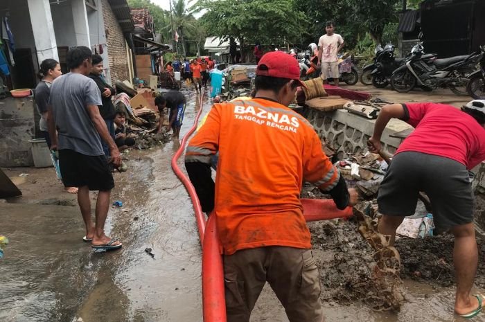 Tangani Korban Banjir Kota Serang, Baznas Banten Beri Layanan Psikosisial hingga Aksi Resik
