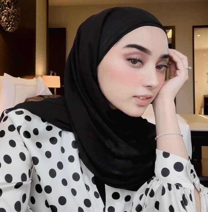 Profil dan Biodata Dinan Fajrina, Istri dari Doni Salmanan yang Viral di Media Sosial 1 Profil dan Biodata Dinan Fajrina, Istri dari Doni Salmanan yang Viral di Media Sosial