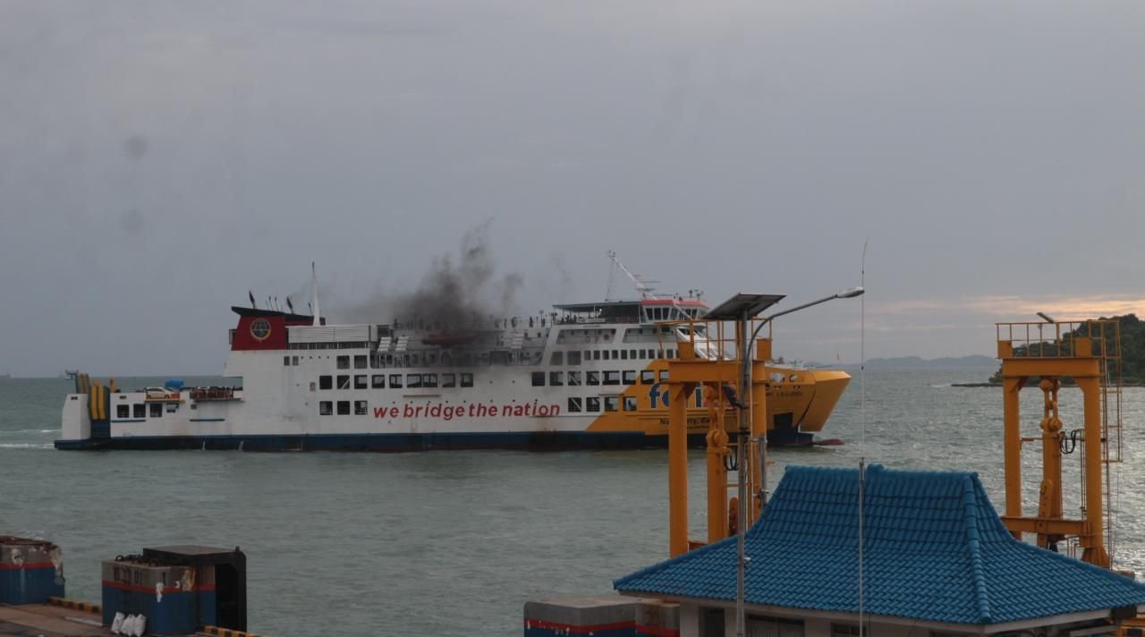 Penyeberang di Pelabuhan Merak Tak Perlu Lagi Antigen, Ini Aturan yang Harus Diketahui 1 Penyeberang di Pelabuhan Merak Tak Perlu Lagi Antigen, Ini Aturan yang Harus Diketahui