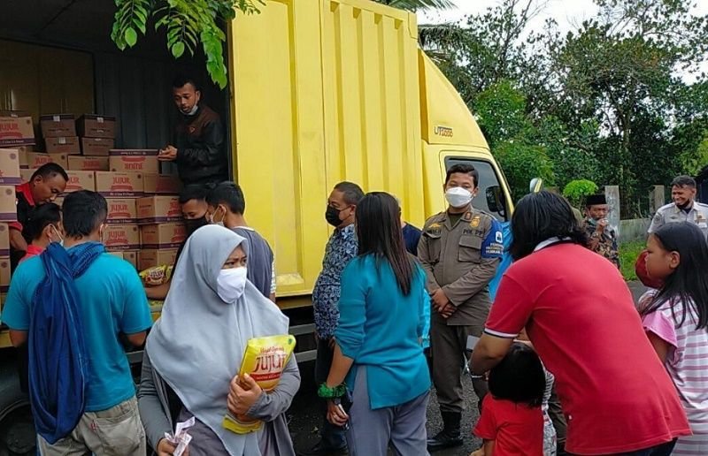 OP Minyak Goreng di Terminal Aweh dan Plaza Lebak Diserbu Warga