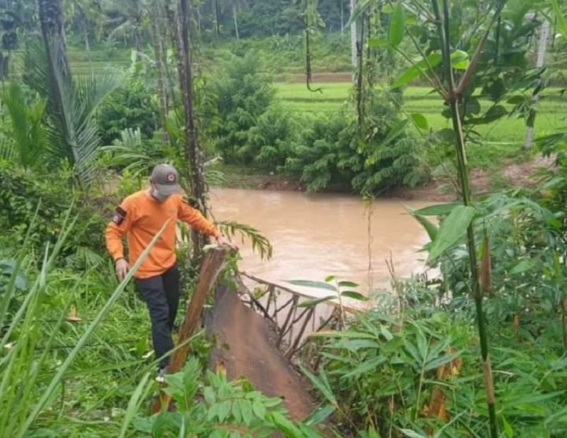 Update Jembatan Gantung Putus di Kecamatan Cijaku, 14 Orang yang Sempat Nyemplung Ternyata Siswa SMPN 4 1 Update Jembatan Gantung Putus di Kecamatan Cijaku, 14 Orang yang Sempat Nyemplung Ternyata Siswa SMPN 4