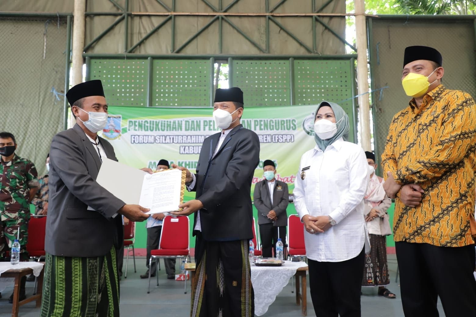 Komit Jaga Agama dan Akidah, Bupati Serang Ratu Tatu Chasanah: Kita Berbagi Tugas dengan Pesantren 7 Komit Jaga Agama dan Akidah, Bupati Serang Ratu Tatu Chasanah: Kita Berbagi Tugas dengan Pesantren