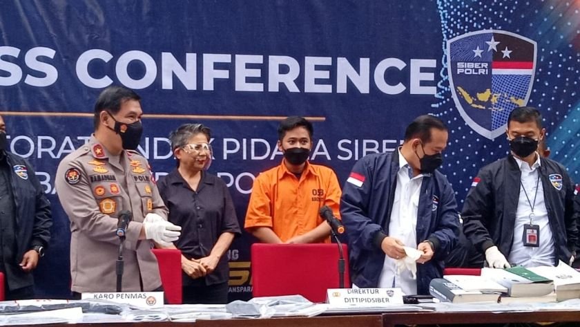 Siap-siap! 8 Tokoh Publik yang Terima Uang dari Doni Salmanan Akan Diperiksa Polri 3 Siap-siap! 8 Tokoh Publik yang Terima Uang dari Doni Salmanan Akan Diperiksa Polri