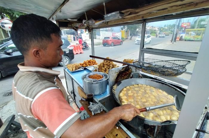 Imbas Harga Minyak Goreng Mahal, Pedagang Gorengan Beralih ke Minyak Curah dan Kurangi Takaran