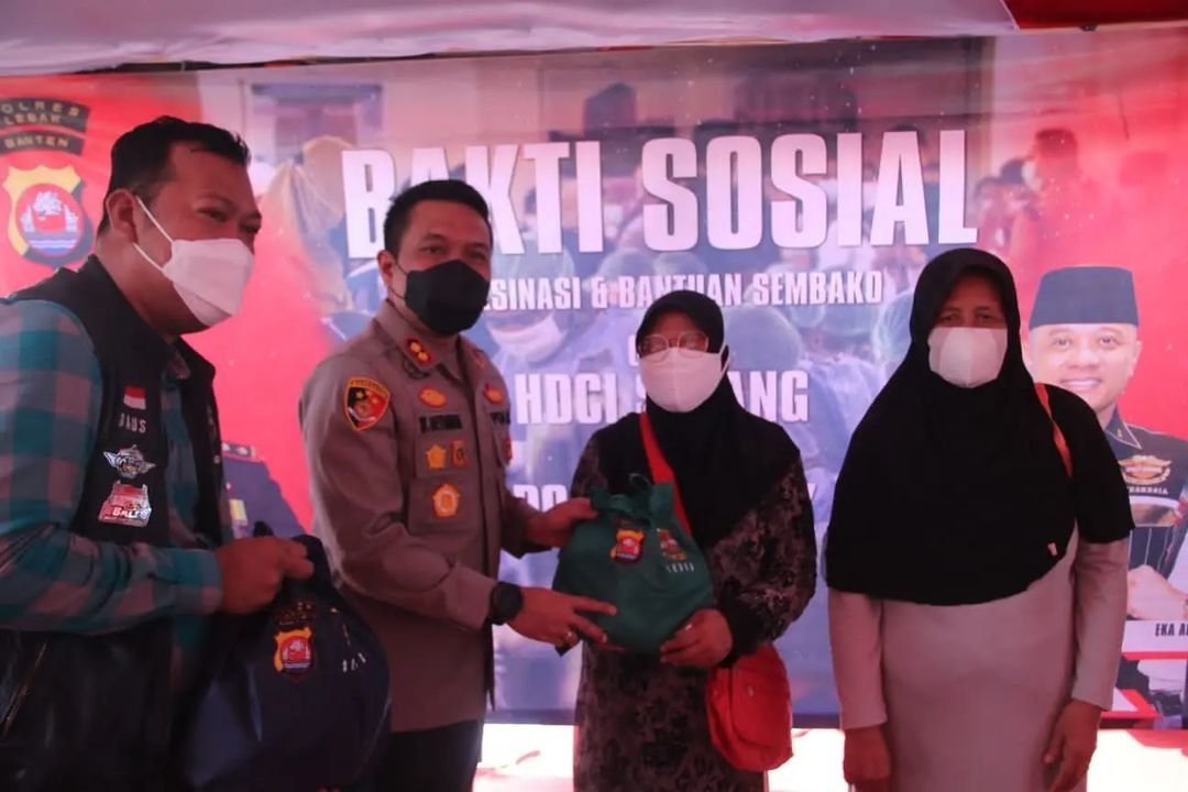 Kapolres Lebak dan HDCI Banten Gelar Vaksinasi Covid-19 1 Kapolres Lebak dan HDCI Banten Gelar Vaksinasi Covid-19