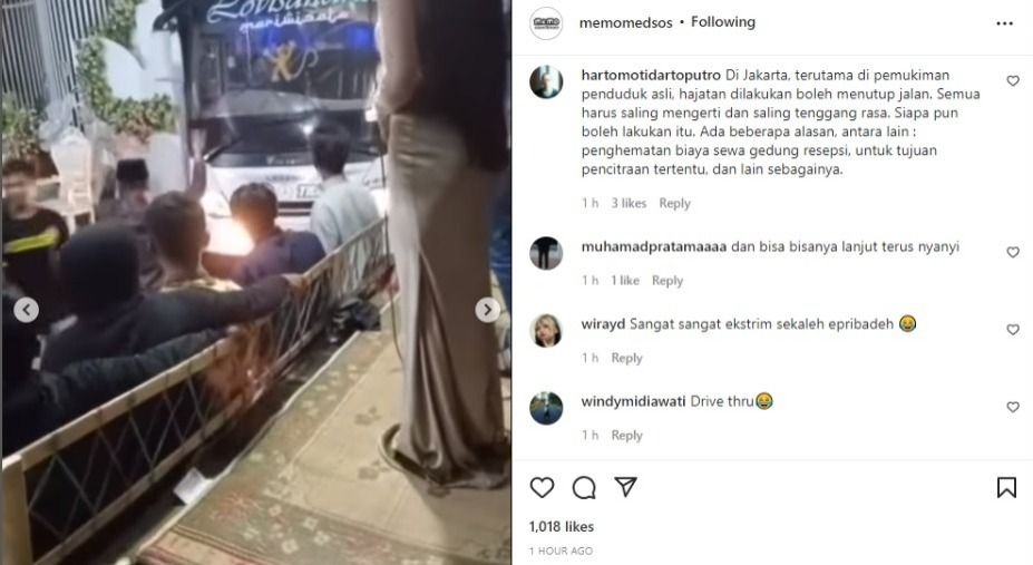 Heboh! Bus Terobos Acara Hajatan Warga, Warganet Keheranan 1 Heboh! Bus Terobos Acara Hajatan Warga, Warganet Keheranan