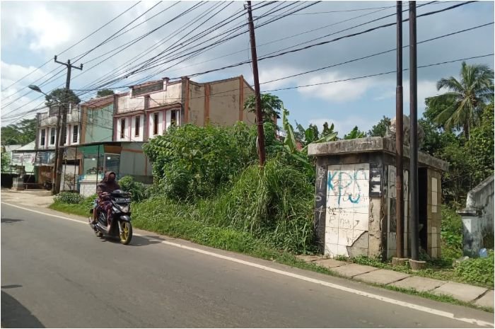 Eks Tugu Badak Selamat Datang Pandeglang Kumuh, Warga: Bagaimana Wisatawan Mau Datang 1 Eks Tugu Badak Selamat Datang Pandeglang Kumuh, Warga: Bagaimana Wisatawan Mau Datang