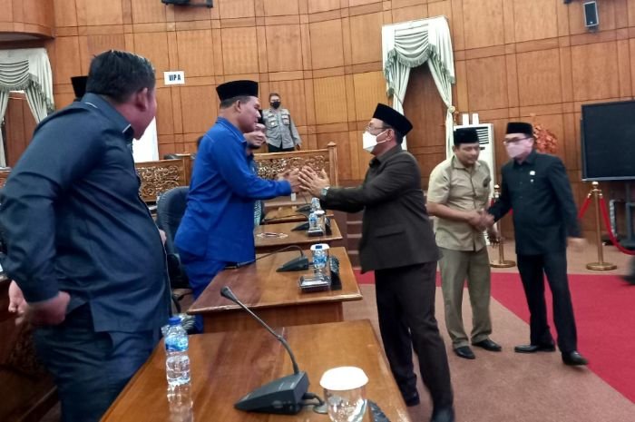 Walikota Cilegon Sampaikan LKPj 2021, Realisasi Pendapatan Daerah Minus Rp80 Miliar