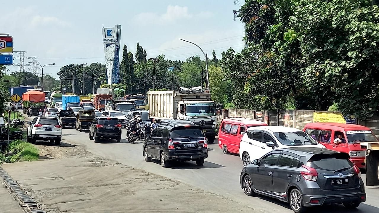 Solar Langka di Kota Cilegon, Truk Antre Berjam-jam