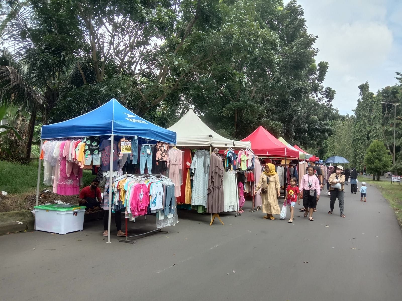 Pengunjung CFD Kota Cilegon Turun Drastis di Awal Ramadan 4 Pengunjung CFD Kota Cilegon Turun Drastis di Awal Ramadan