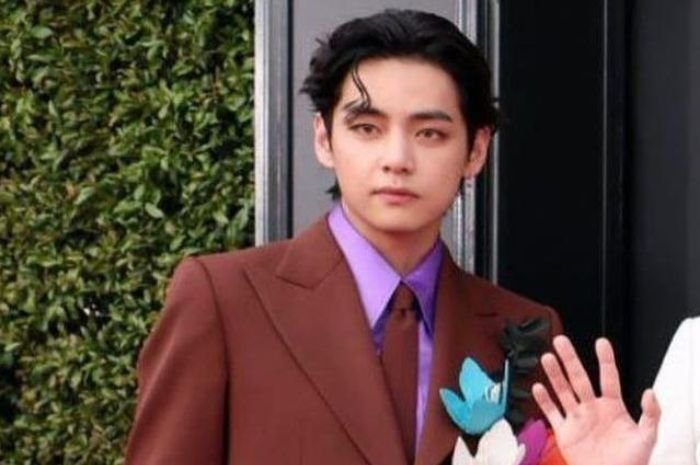 Buntut Foto V BTS Beredar, ARMY Berbondong-bondong Turunkan Rating Insert Live di Playstore dan Appstore 3 Buntut Foto V BTS Beredar, ARMY Berbondong-bondong Turunkan Rating Insert Live di Playstore dan Appstore