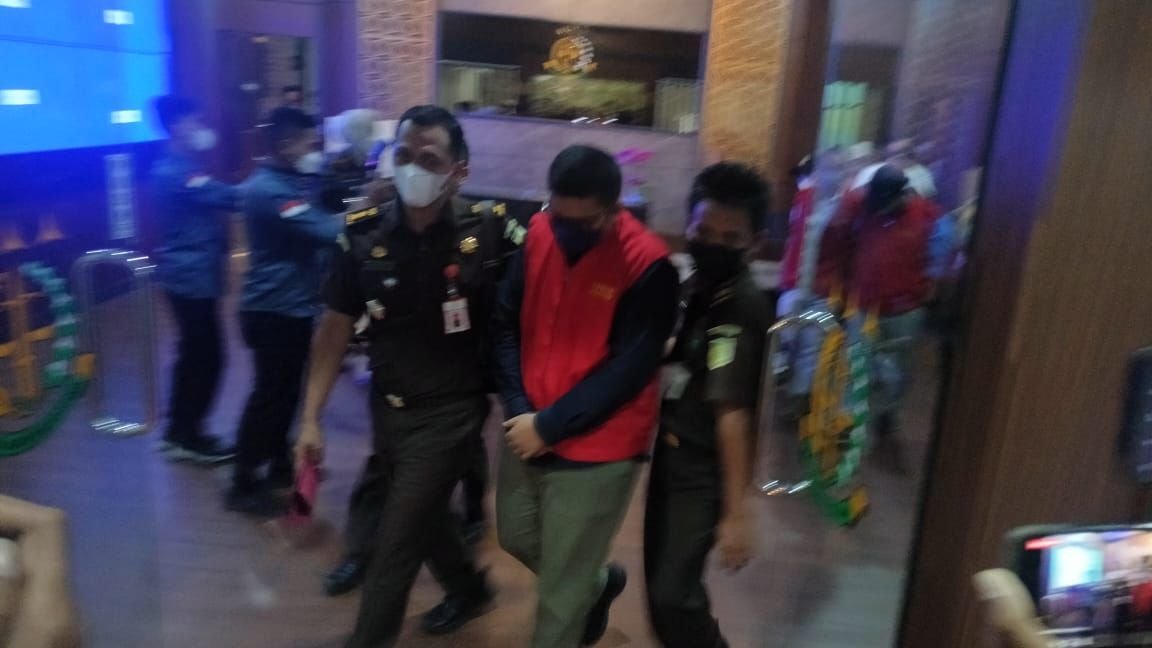 Terlibat Proyek Fiktif, Presdir dan Direktur Keuangan PT Indopelita Aircraft Service Ditahan Kejati Banten 1 Terlibat Proyek Fiktif, Presdir dan Direktur Keuangan PT Indopelita Aircraft Service Ditahan Kejati Banten