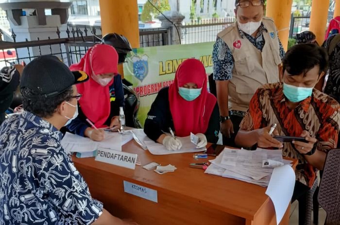 Jadi Syarat Mudik Warga Pandeglang Berbondong-bondong Ikut Vaksinasi Booster 1 Jadi Syarat Mudik Warga Pandeglang Berbondong-bondong Ikut Vaksinasi Booster