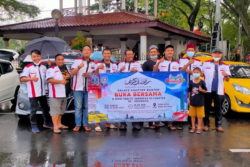 Mantap! Galaci Chapter Banten Bagikan Takjil di Alun-alun Kota Serang