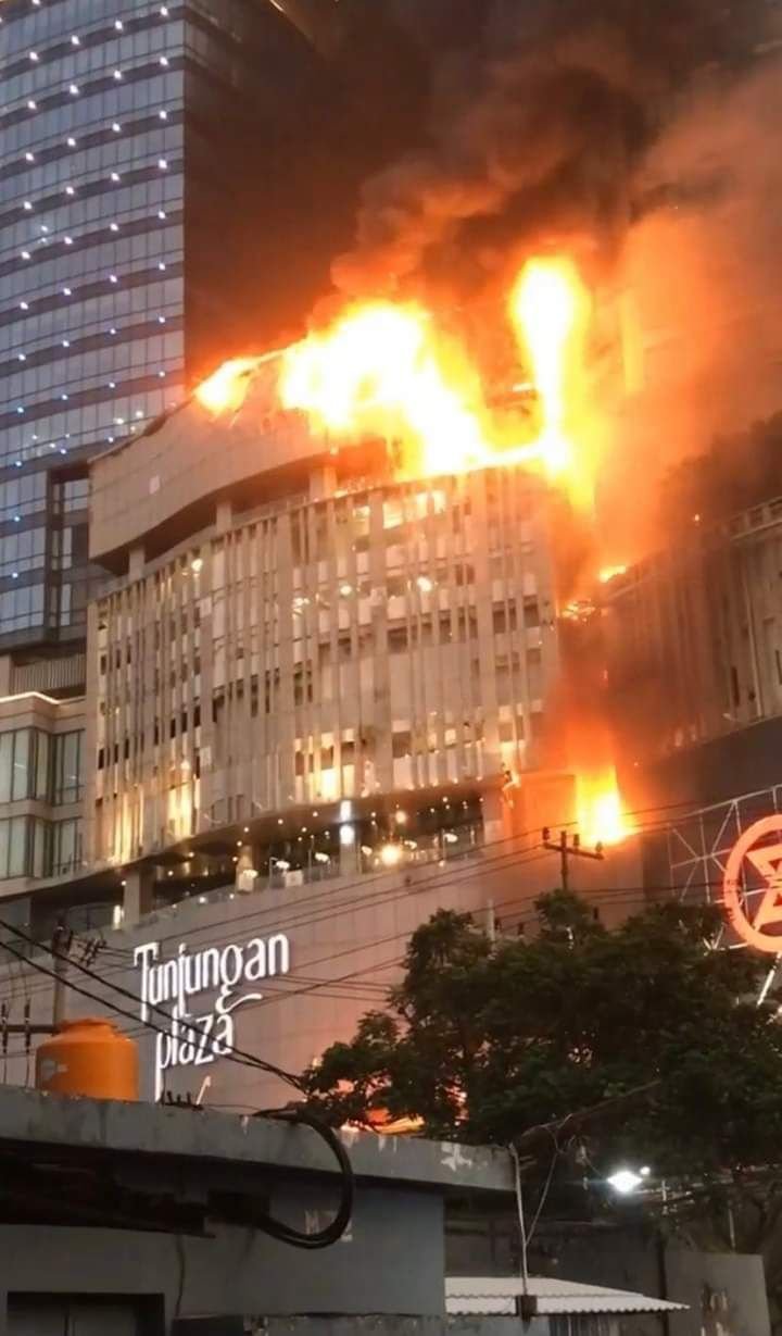 FAKTA FAKTA Kebakaran Tunjungan Plaza Surabaya, Nomor 7 Paling Mengejutkan
