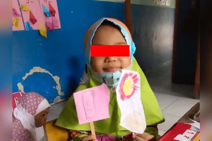 Fakta-fakta Seputar Dila, Bocah Mungil Cantik Asal Sukoharjo yang Disiksa Kakaknya hingga Meninggal 1 Fakta-fakta Seputar Dila, Bocah Mungil Cantik Asal Sukoharjo yang Disiksa Kakaknya hingga Meninggal