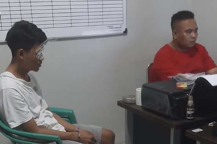 2 Pemuda Pengedar Narkoba Diringkus Polres Cilegon, Barbuk 15 Gram Sabu Ditemukan di Pojok Teras Rumah 1 2 Pemuda Pengedar Narkoba Diringkus Polres Cilegon, Barbuk 15 Gram Sabu Ditemukan di Pojok Teras Rumah