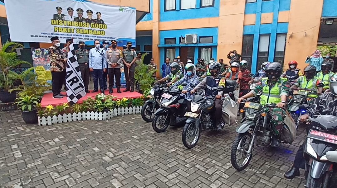 PT Chandra Asri Distribusikan 6000 Paket Sembako di Cilegon dan Serang, Diantar Anggota Polri dan TNI