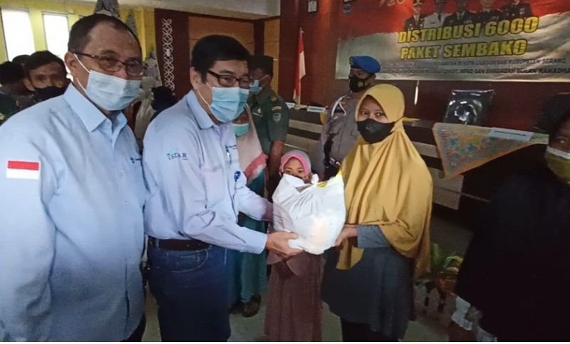 Chandra Asri Distribusikan 6.000 Paket Sembako di Cilegon dan Serang, Diantar Anggota TNI dan Polri
