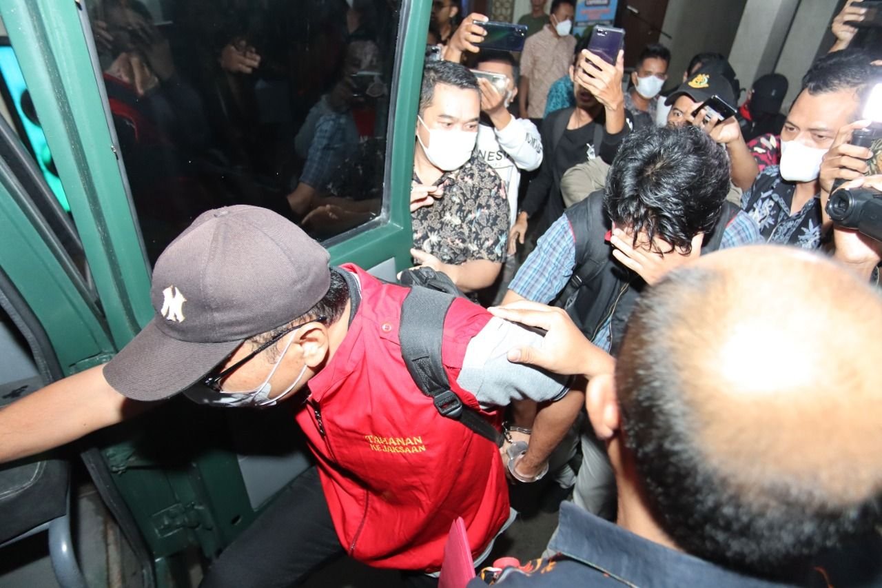 Kerugian Kasus Penggelapan Pajak Samsat Kepala Dua Membengkak 1 Tersangka Penggelapan Pajak Kendaraan Samsat Kelapa Dua Bakar Barang Bukti, Data Mobil Mewah Hilang