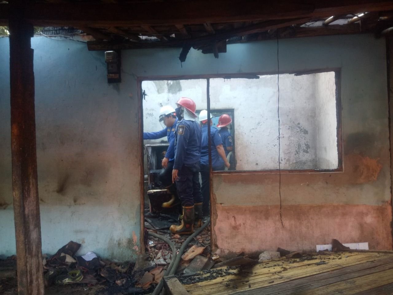 Rumah Warga Tunjung Teja Ludes Terbakar, Nilai Kerugiannya Capai Rp 100 Juta 7 Rumah Warga Tunjung Teja Ludes Terbakar, Nilai Kerugiannya Capai Rp 100 Juta