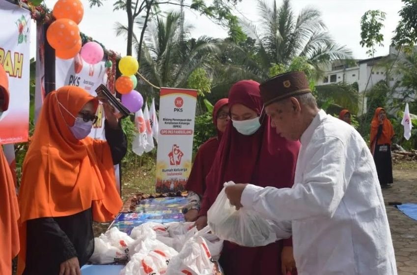 DPD PKS Gelar Bazar Paket Minyak Goreng Murah 6 DPD PKS Gelar Bazar Paket Minyak Goreng Murah