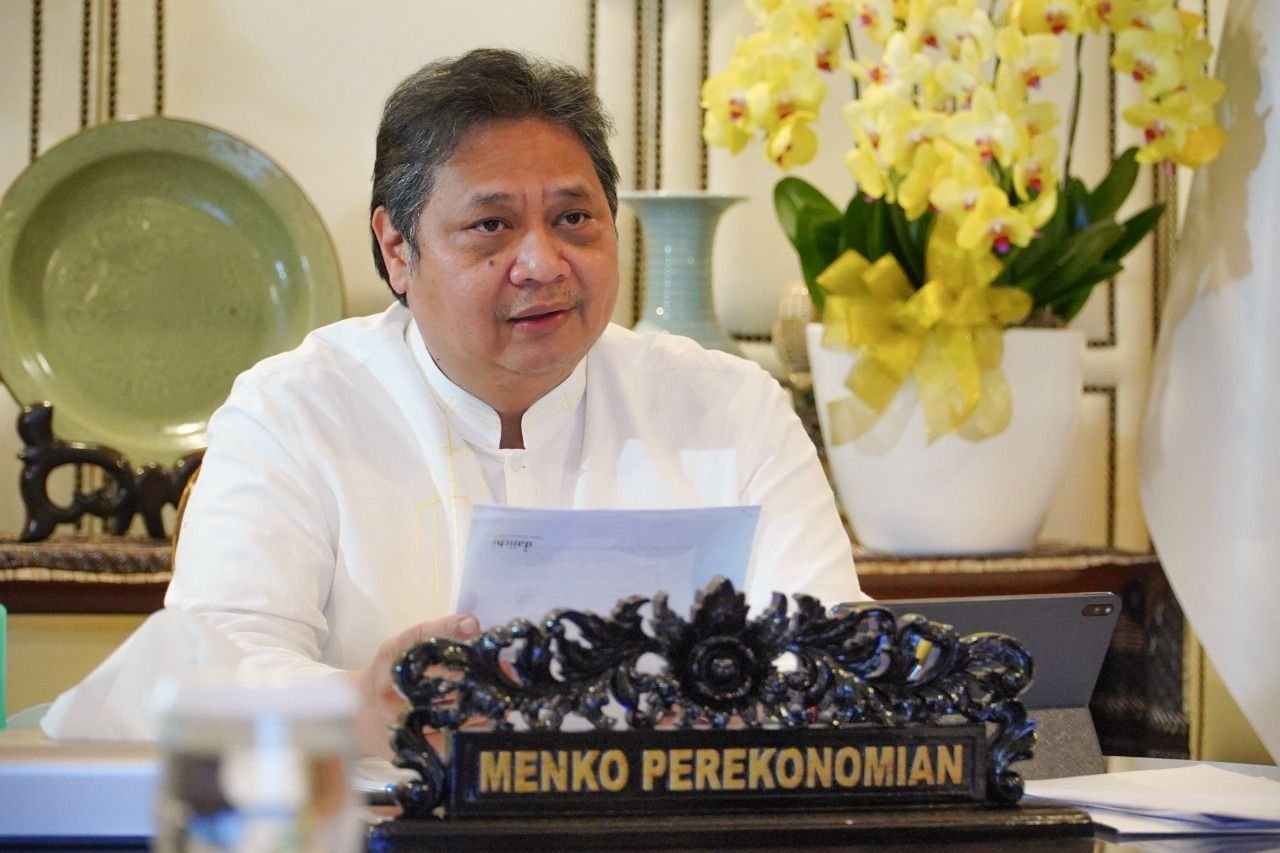 Airlangga : Pemerintah Komitmen Tingkatkan Taraf Hidup Para Buruh 1 Airlangga : Pemerintah Komitmen Tingkatkan Taraf Hidup Para Buruh