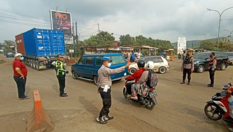 Pantai Anyer Macet Parah, Ternyata Ini Biang Keroknya 4 Pantai Anyer Macet Parah, Ternyata Ini Biang Keroknya