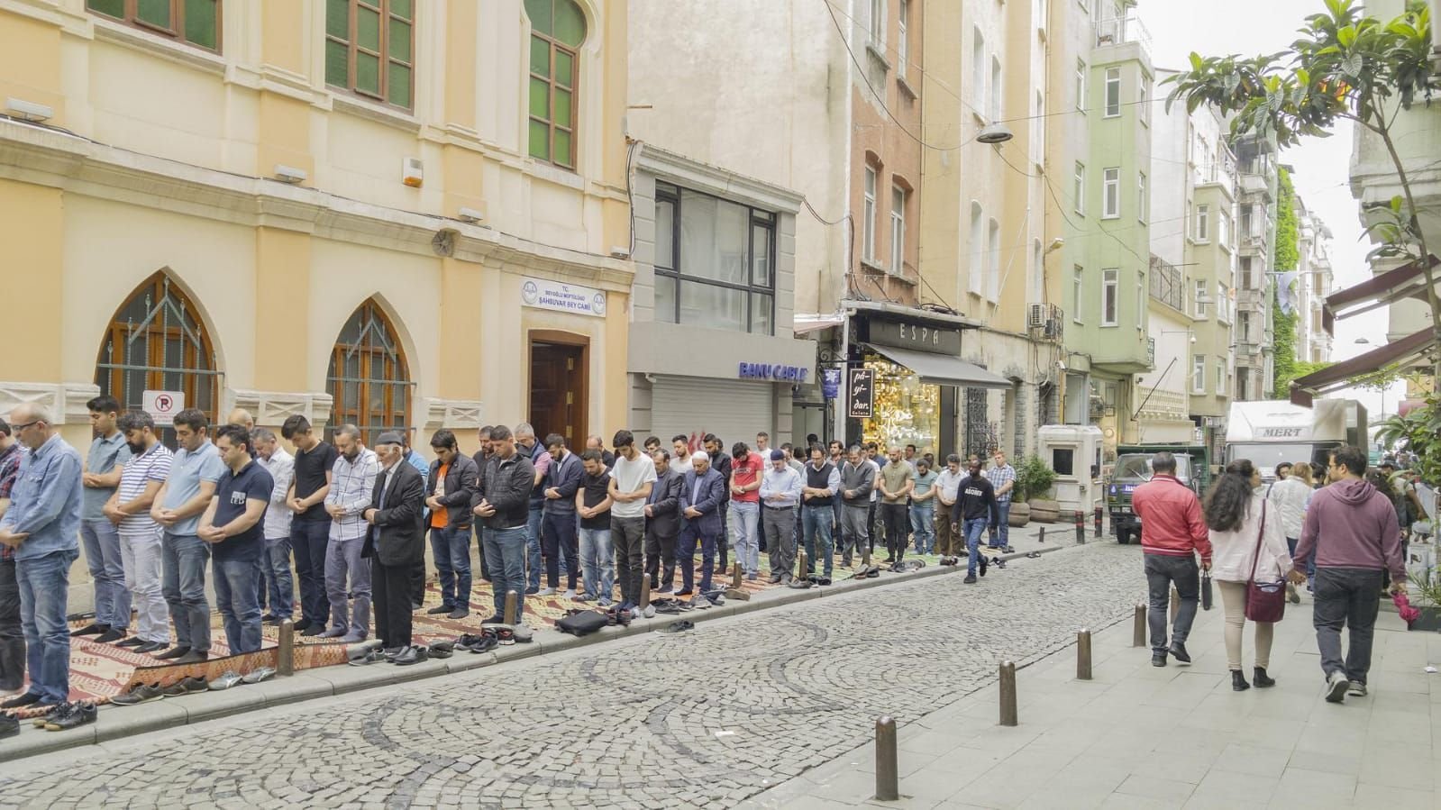 Contoh Khutbah Jumat dengan Tema Momen Berbenah Diri Paska Ramadhan Lengkap dengan Bacaan Arab dan Doa