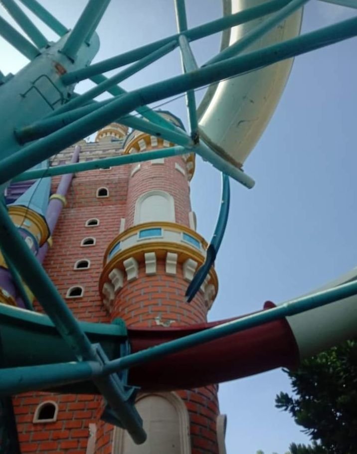 Seluncuran Kenjeran Park Ambruk, 16 Orang Jatuh Dari Ketinggian 10 Meter 1 Seluncuran Kenjeran Park Ambruk, 16 Orang Jatuh Dari Ketinggian 10 Meter