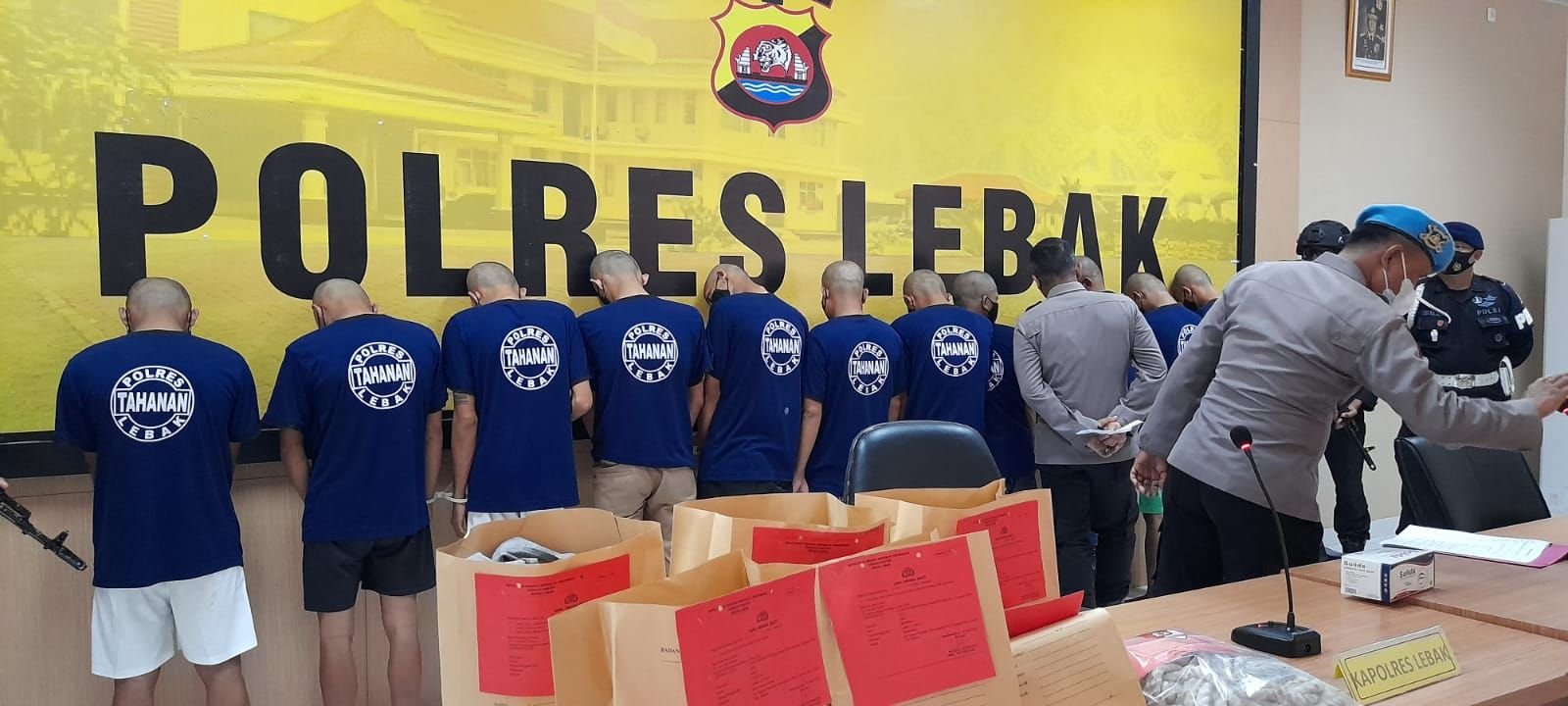 Buntut Penganiayaan 7 Warga Cipanas oleh 13 Warga Muncang, Polda Banten Siagakan 1 Pleton Brimob 1 Buntut Penganiayaan 7 Warga Cipanas oleh 13 Warga Muncang, Polda Banten Siagakan 1 Pleton Brimob