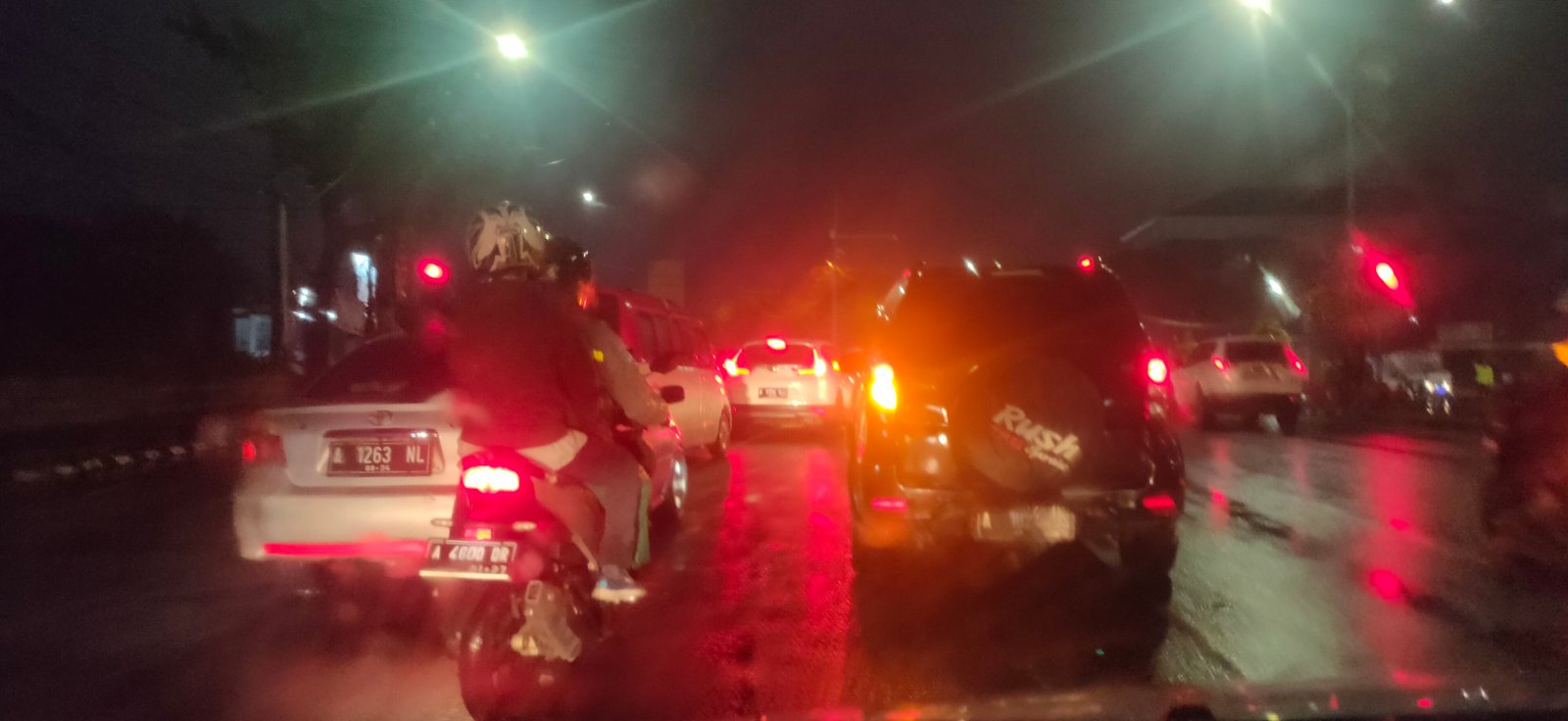 Hindari Simpang 4 Palima Kota Serang, Macet Total hingga Banten International Stadium 1 Hindari Simpang 4 Palima Kota Serang, Macet Total hingga Banten International Stadium