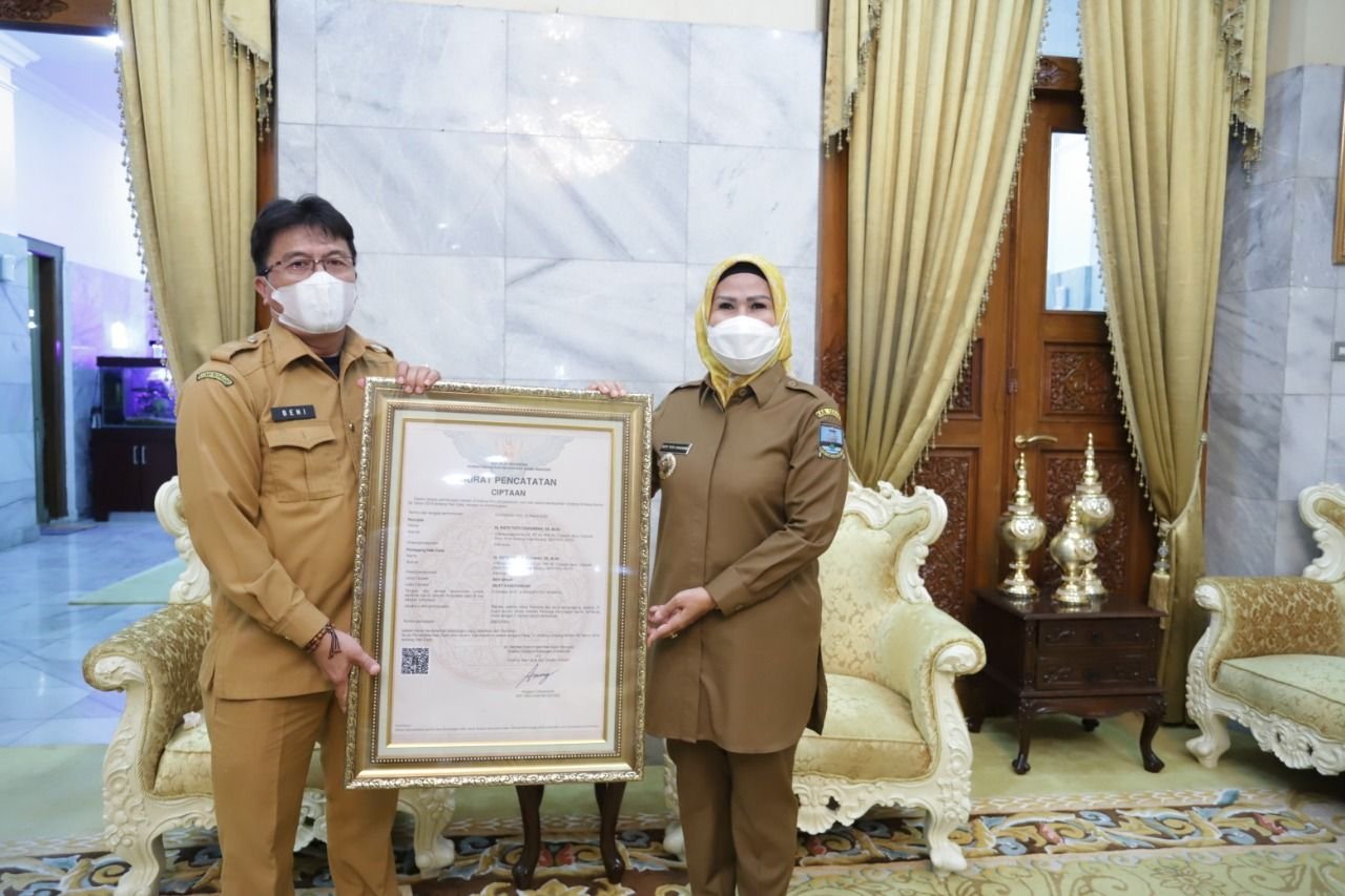 Hak Cipta Gerakan Silat Kaserangan Sah Milik Bupati Serang Ratu Tatu Chasanah 1 Hak Cipta Gerakan Silat Kaserangan Sah Milik Bupati Serang Ratu Tatu Chasanah