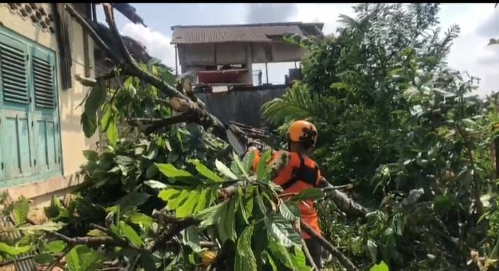 Kerugian Akibat Angin Puting Beliung di Gunungkencana Capai Rp 800 Juta