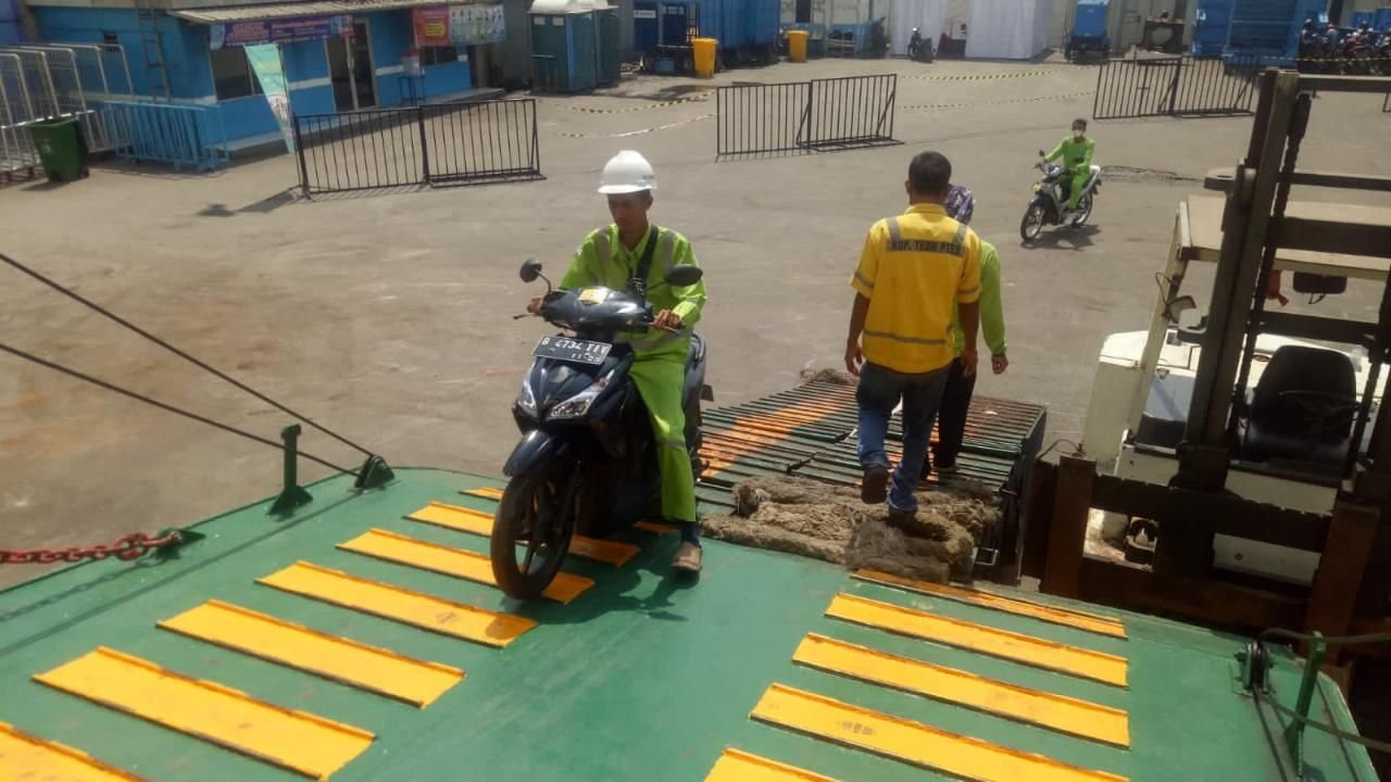 Dapat 383 Doorprize, 1.582 Pemudik Gratis dengan Sepeda Motor dengan Kapal Kembali ke Jakarta 2 Dapat 383 Doorprize, 1.582 Pemudik Gratis dengan Sepeda Motor dengan Kapal Kembali ke Jakarta