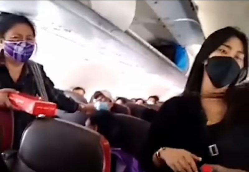 Ditegur Gegara Serobot Antrean, Perempuan Penumpang Pesawat Malah Sewot dan Bilang BACOT!
