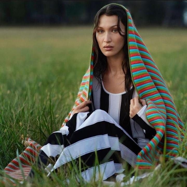 Bella Hadid Kecam Kekerasan Pasukan Israel di Pemakaman Jurnalis Al Jazeera Shireen Abu Akleh 2 Bella Hadid Kecam Kekerasan Pasukan Israel di Pemakaman Jurnalis Al Jazeera Shireen Abu Akleh