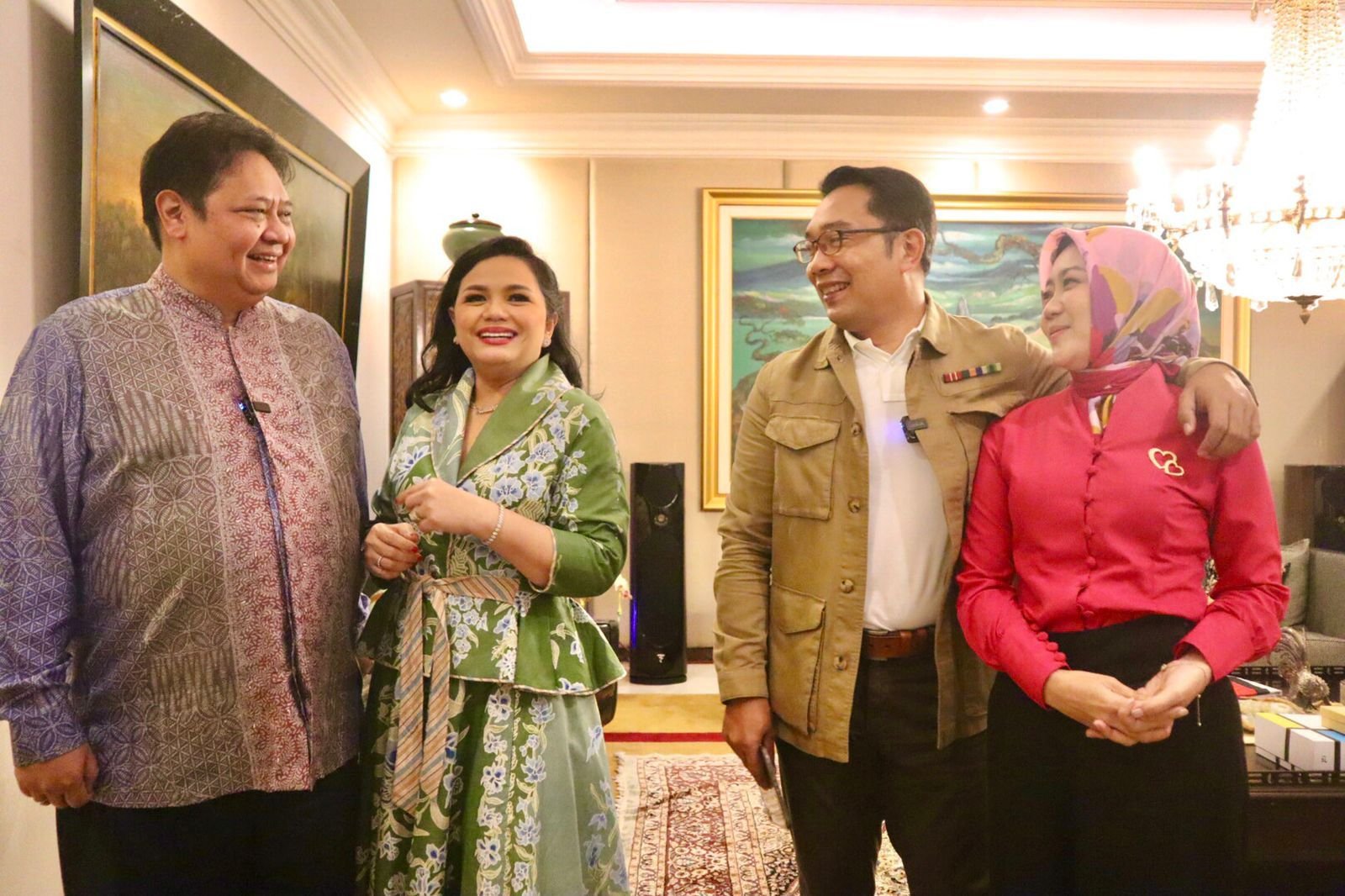 Ridwan Kamil Temui Airlangga, Tegas Bakal Dukung Cita-Cita Airlangga Jadi Calon Presiden 1 Ridwan Kamil Temui Airlangga, Tegas Bakal Dukung Cita-Cita Airlangga Jadi Calon Presiden