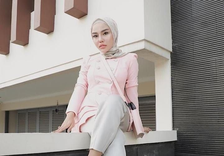 Medina Zein Dirawat di RSJ Bandung, Tien Wartini: Sempat Bilang Saya Jahat 2 Medina Zein Dirawat di RSJ Bandung, Tien Wartini: Sempat Bilang Saya Jahat