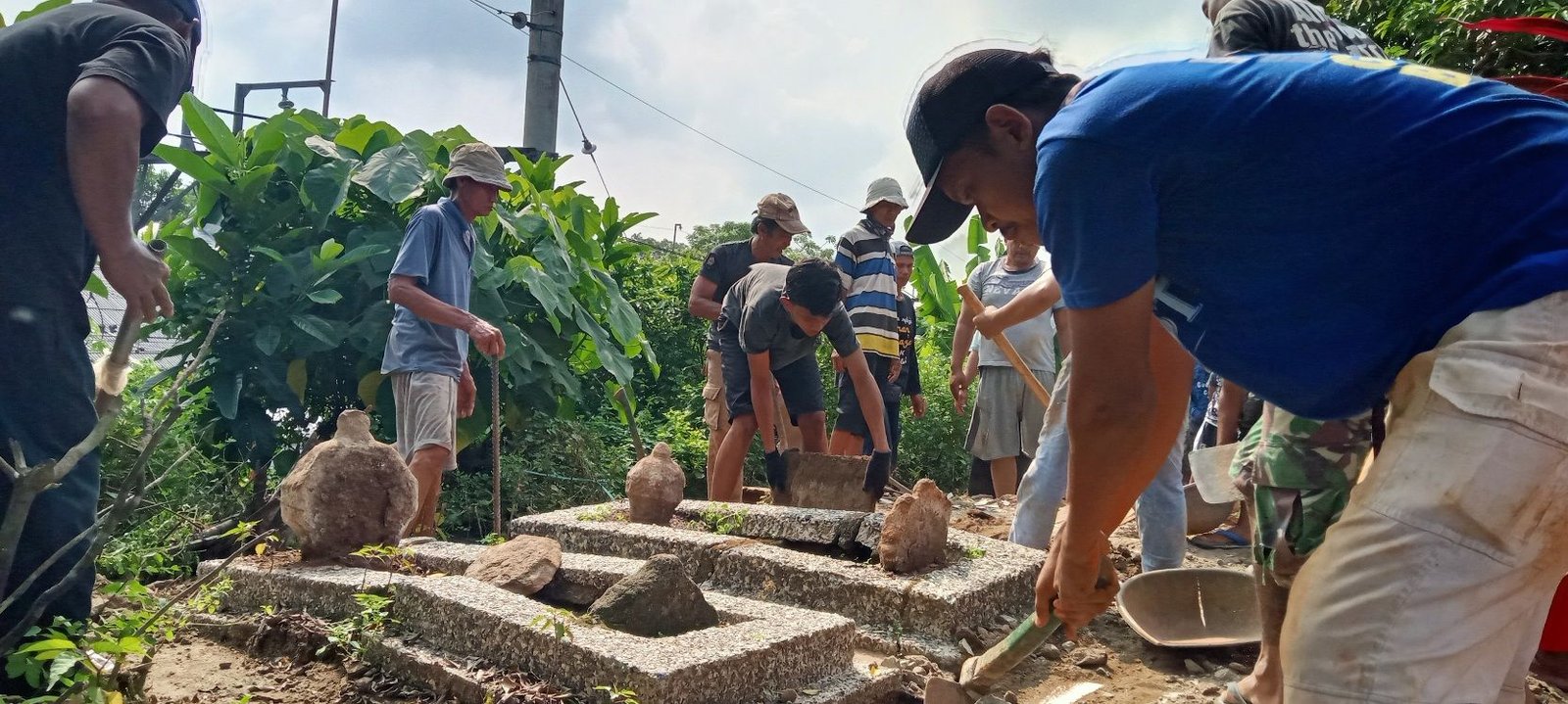 Makam Eks Bupati Lebak dan Istrinya Dibongkar Kemenhub, Ini Alasannya 8 Makam Eks Bupati Lebak dan Istrinya Dibongkar Kemenhub, Ini Alasannya