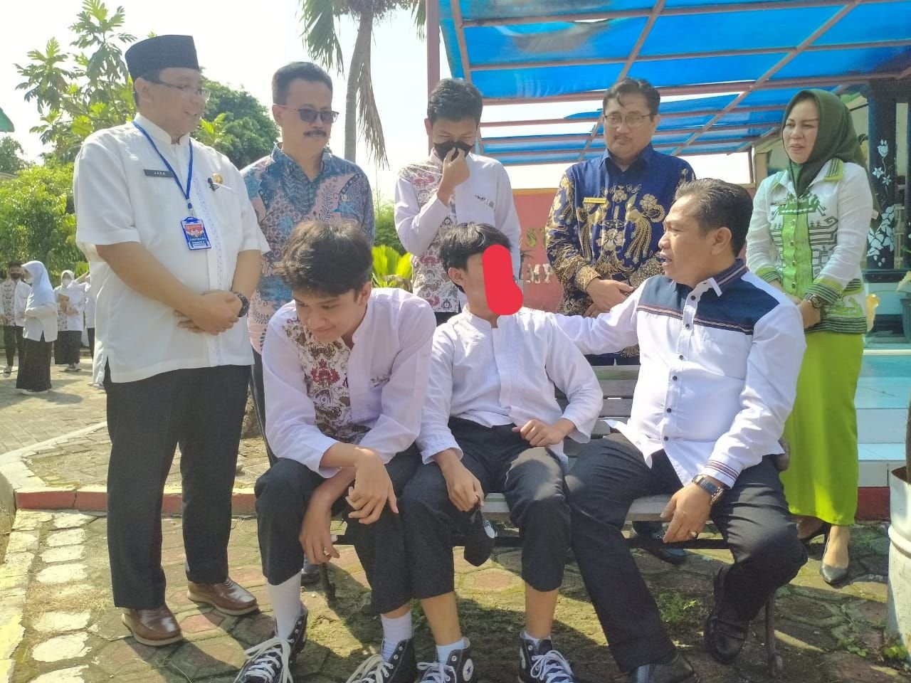 Wakil Walikota Serang Subadri Ushuludin Dibuat Kesal Siswa saat Monitoring Ujian Sekolah SMPN 1 Serang 1 Wakil Walikota Serang Subadri Ushuludin Dibuat Kesal Siswa saat Monitoring Ujian Sekolah SMPN 1 Serang