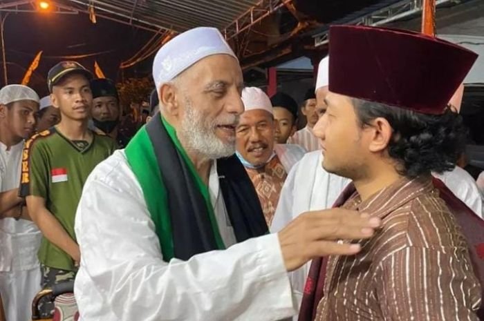 VIRAL! Gus Thuba Dianggap Berlaku Tak Sopan Pada Habib Sepuh, Netizen Beri Teguran Begini