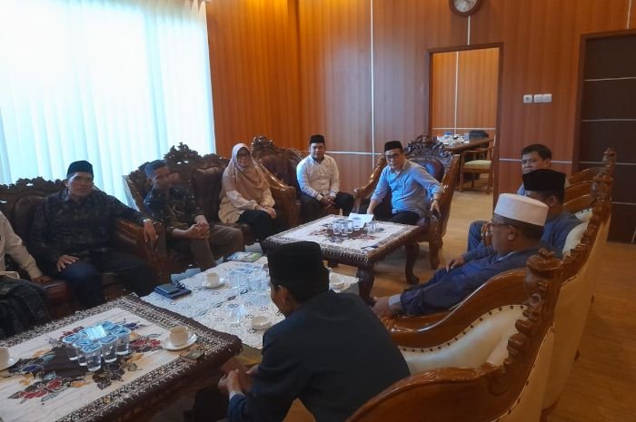 Masih Ada Diskriminasi Pendidikan Ponpes dan Formal, DPRD Kota Cilegon Siapkan Perda 1 Masih Ada Diskriminasi Pendidikan Ponpes dan Formal, DPRD Kota Cilegon Siapkan Perda