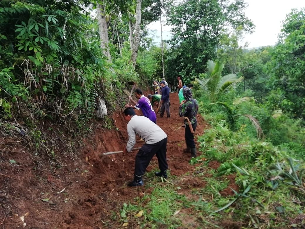 Buka Akses Jalan Kampung, Warga Mandalawangi Pandeglang Gotong Royong 1 Buka Akses Jalan Kampung, Warga Mandalawangi Pandeglang Gotong Royong