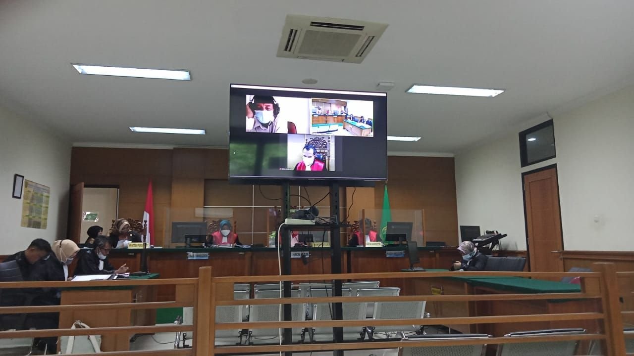 Nikahi Dua Istri Muda Pakai Uang Dana Desa, Mantan Kades di Kabupaten Serang Divonis 4 Tahun 6 Bulan 1 Nikahi Dua Istri Muda Pakai Uang Dana Desa, Mantan Kades di Kabupaten Serang Divonis 4 Tahun 6 Bulan