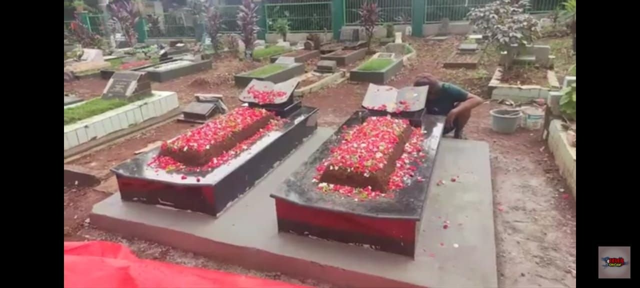 Sebelum Perbaiki Makam Vanessa Dan Bibi, H Faisal Sebut Juragan99 Meminta Izin Sebelum Diperbaiki 1 Sebelum Perbaiki Makam Vanessa Dan Bibi, H Faisal Sebut Juragan99 Meminta Izin Sebelum Diperbaiki