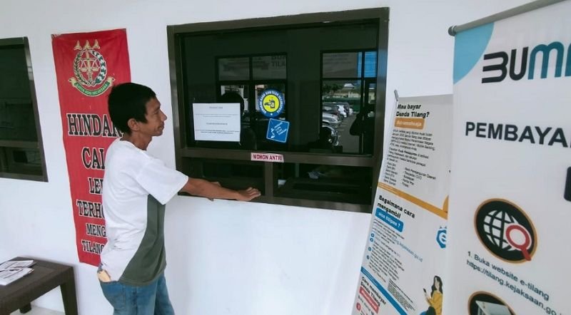 Kena Tilang Tapi Males Ambil Barang Bukti, Kini Kejaksaan Ada Layanan COD ke Rumah Pelanggar 1 Kena Tilang Tapi Males Ambil Barang Bukti, Kini Kejaksaan Ada Layanan COD ke Rumah Pelanggar